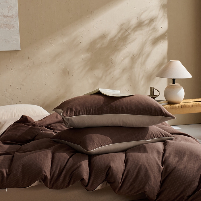 91家纺网 家纺一手货源 找家纺 LADYCOCO可可家居 2025新款针织+梭织夹棉四件套-滚绳款 双层纱 印花咖色