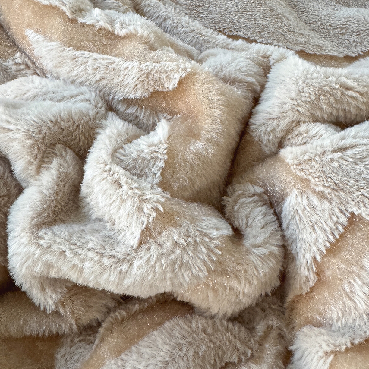 91家纺网 家纺一手货源 找家纺 枋梢家纺 2025新款亮丝兔毛绒兔毛提花北欧几何羊羔绒 双层加厚保暖盖毯 居家午睡保暖毯 几何-驼色