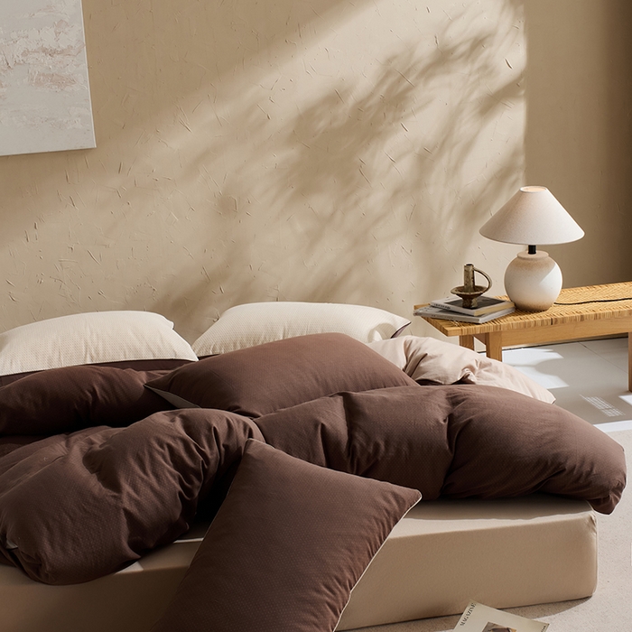 91家纺网 家纺一手货源 找家纺 LADYCOCO可可家居 2025新款针织+梭织夹棉四件套-滚绳款 双层纱 印花咖色