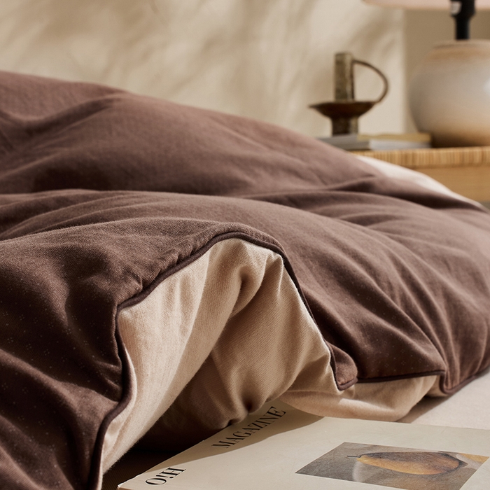 91家纺网 家纺一手货源 找家纺 LADYCOCO可可家居 2025新款针织+梭织夹棉四件套-滚绳款 双层纱 印花咖色