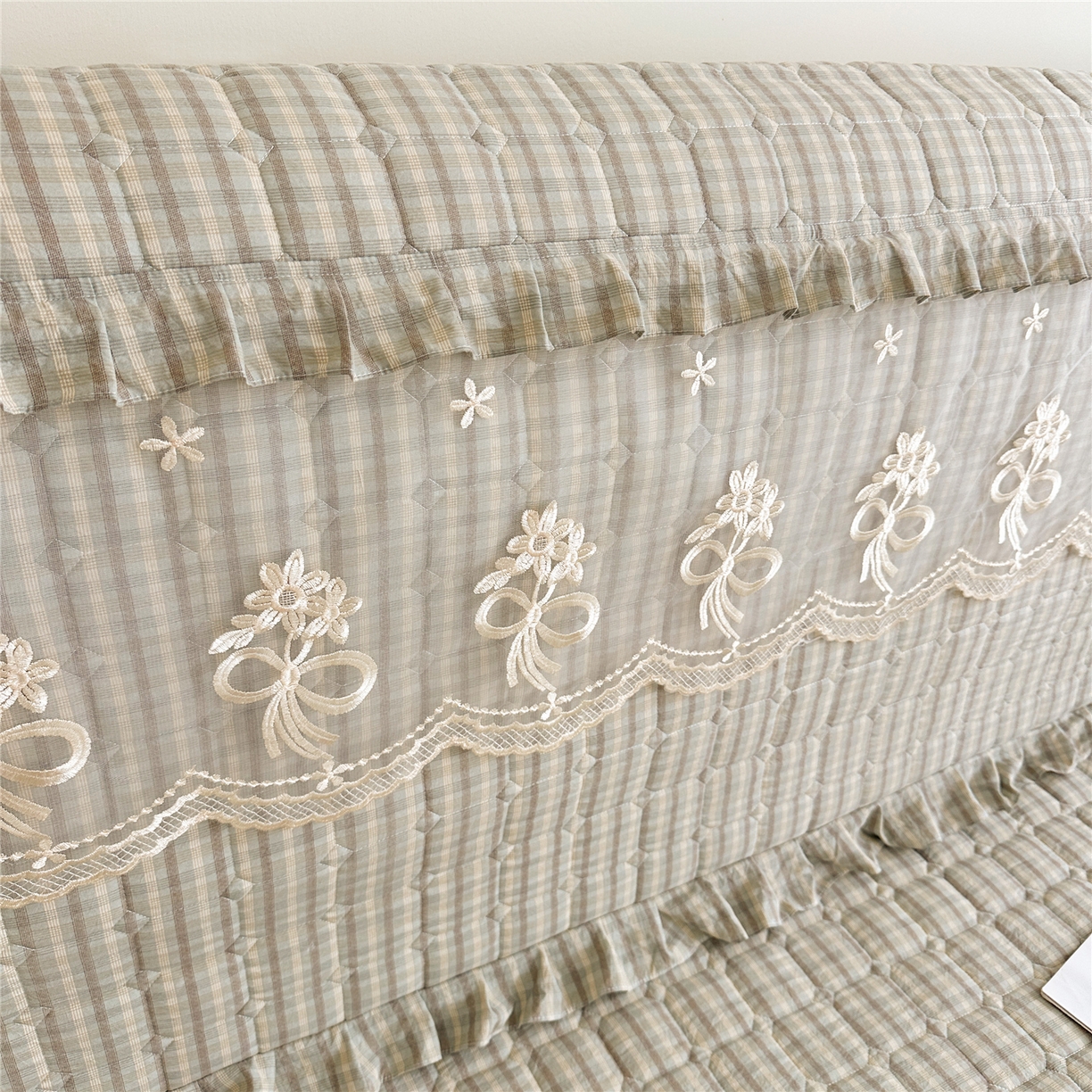 91家纺网 家纺一手货源 找家纺 十个点家纺 2025新款公主风夹棉床头罩-格小格系列 格小格-绿