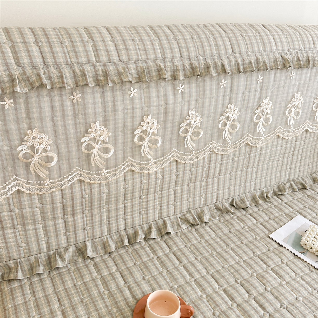 91家纺网 家纺一手货源 找家纺 十个点家纺 2025新款公主风夹棉床头罩-格小格系列 格小格-绿