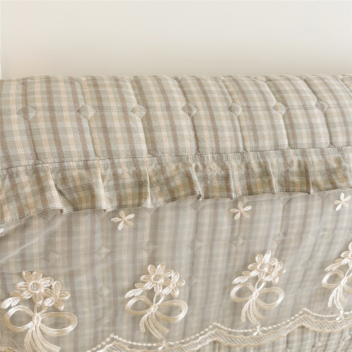 91家纺网 家纺一手货源 找家纺 十个点家纺 2025新款公主风夹棉床头罩-格小格系列 格小格-绿