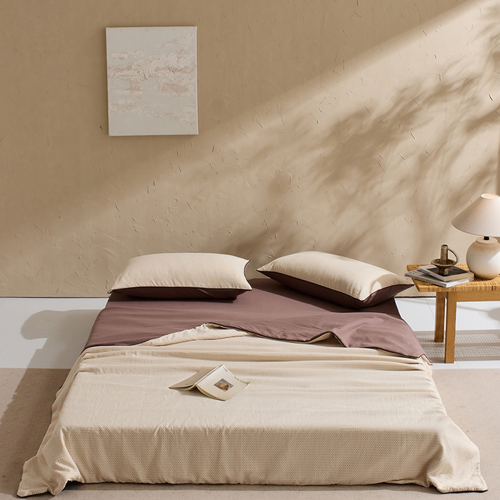 91家纺网 家纺一手货源 找家纺 LADYCOCO可可家居 2025新款针织+梭织夹棉四件套-滚绳款 双层纱 印花米色