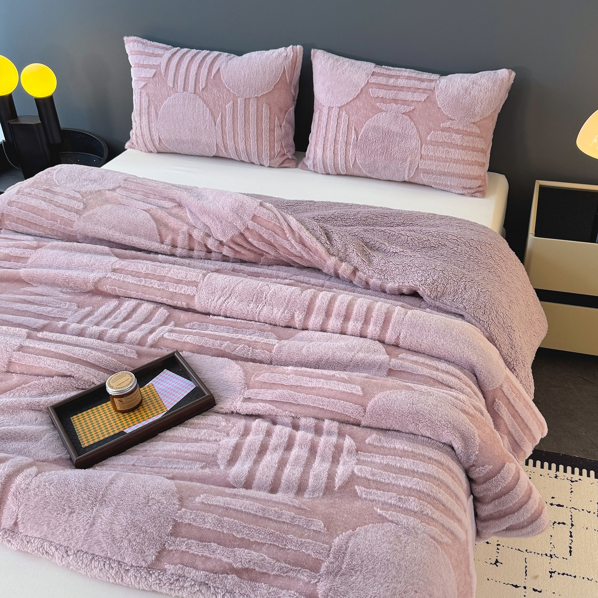 91家纺网 家纺一手货源 找家纺 枋梢家纺 2025新款亮丝兔毛绒兔毛提花北欧几何羊羔绒 双层加厚保暖盖毯 居家午睡保暖毯 几何-紫色