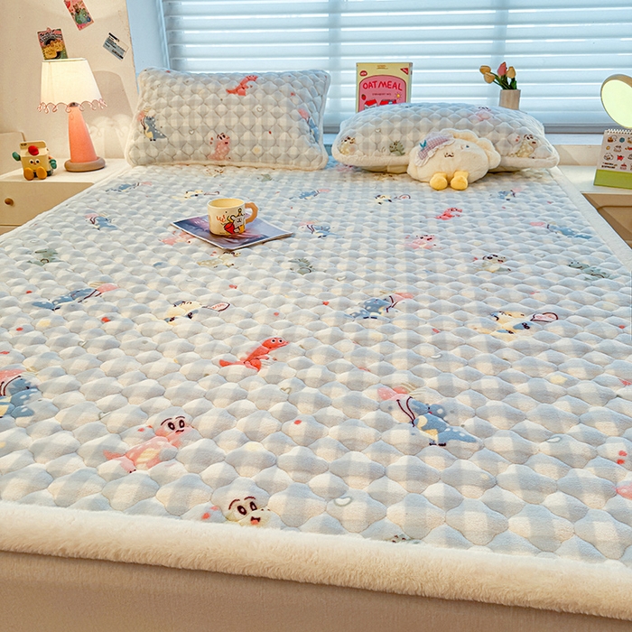 91家纺网 家纺一手货源 找家纺 喜居 2025新款高克重印花牛奶绒夹棉床褥床垫子褥子床护垫 恐龙乐园