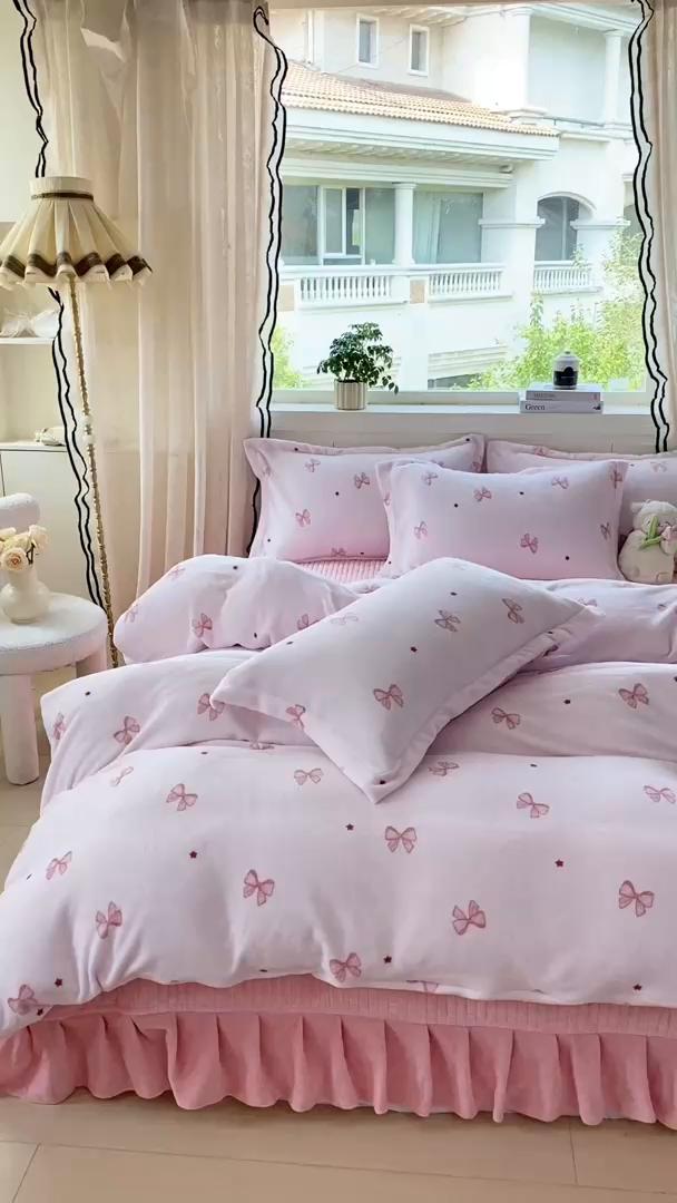 91家纺网 家纺一手货源 找家纺 富之航家纺 2025秋冬新款牛奶绒印花床盖四件套 粉红结