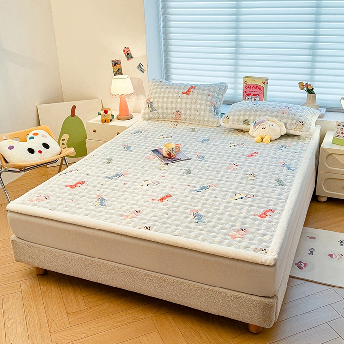 91家纺网 家纺一手货源 找家纺 喜居 2025新款高克重印花牛奶绒夹棉床褥床垫子褥子床护垫 恐龙乐园