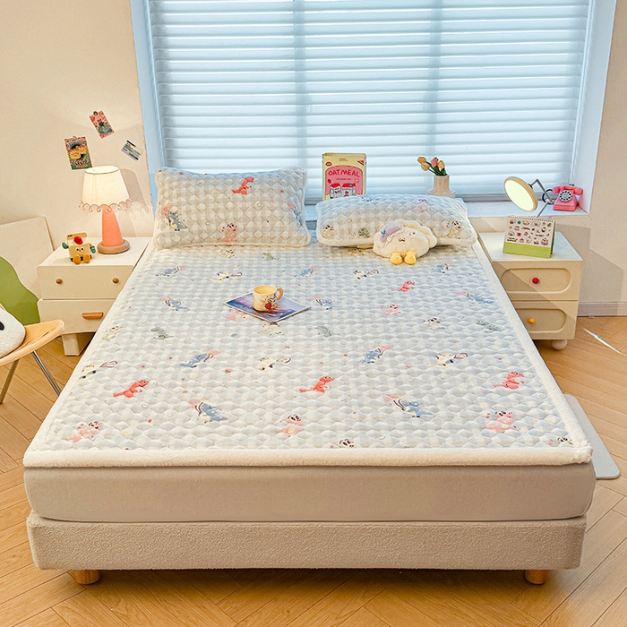 91家纺网 家纺一手货源 找家纺 喜居 2025新款高克重印花牛奶绒夹棉床褥床垫子褥子床护垫 恐龙乐园