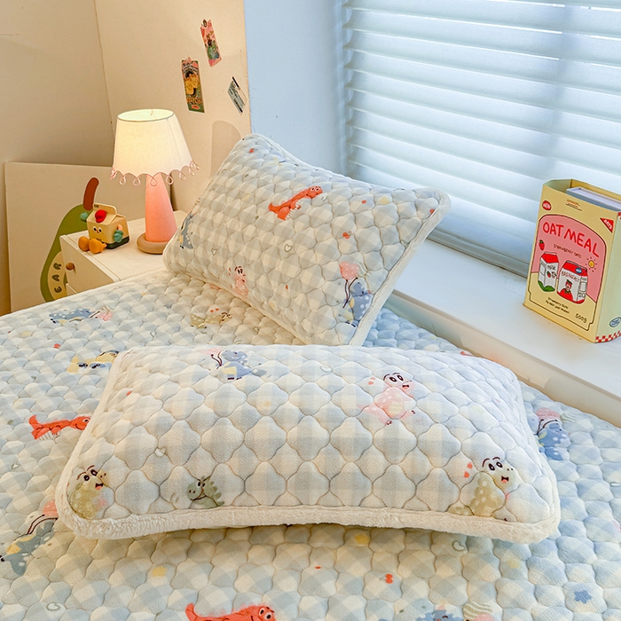 91家纺网 家纺一手货源 找家纺 喜居 2025新款高克重印花牛奶绒夹棉床褥床垫子褥子床护垫 恐龙乐园