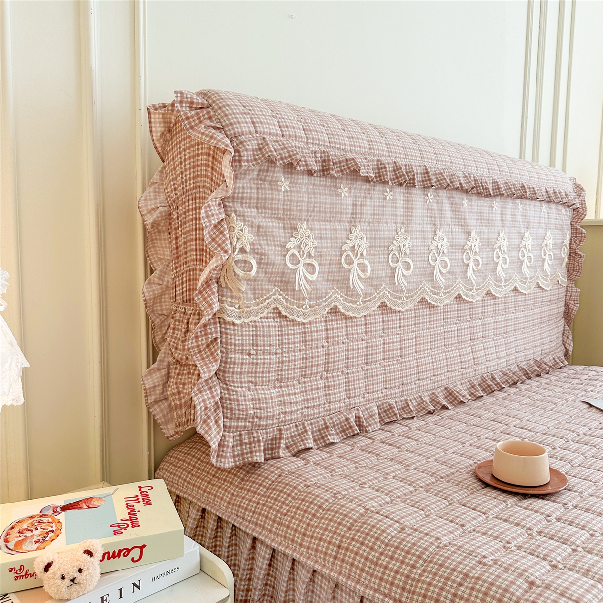 91家纺网 家纺一手货源 找家纺 （总）十个点家纺 2025新款公主风夹棉床头罩-格小格系列