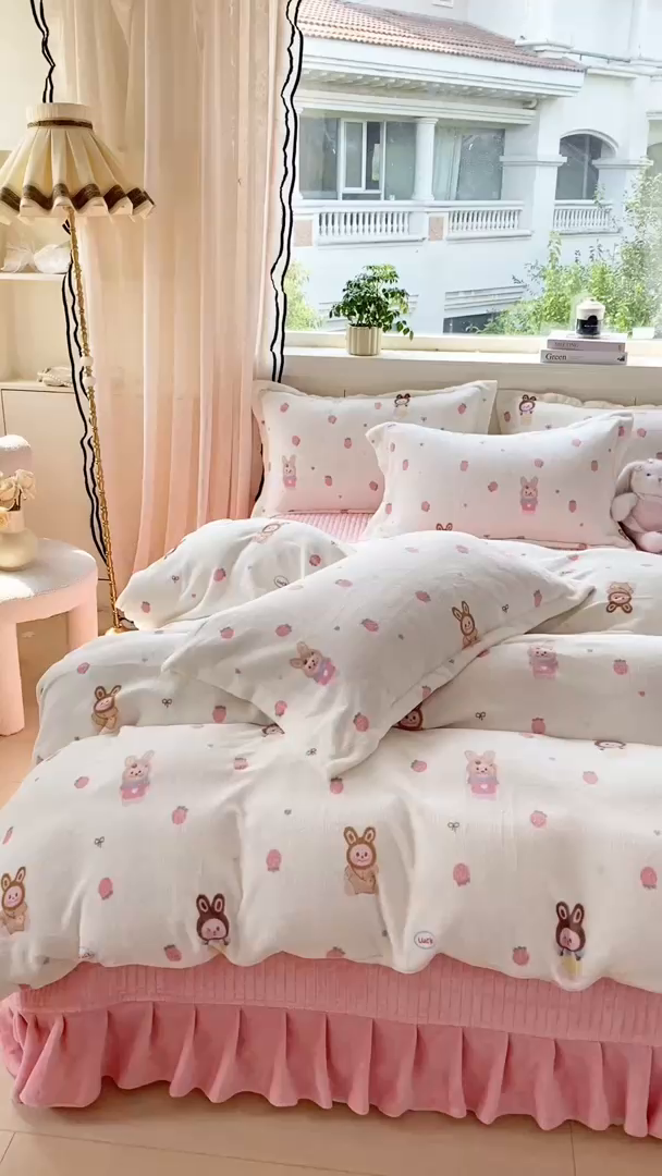 91家纺网 家纺一手货源 找家纺 富之航家纺 2025秋冬新款牛奶绒印花床盖四件套 织梦空间