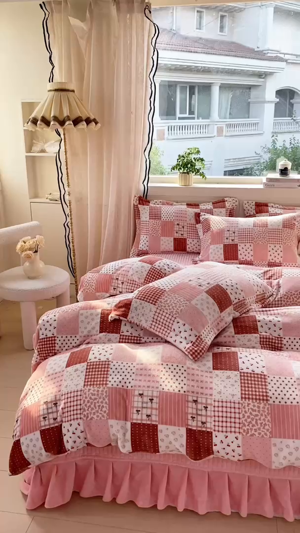 91家纺网 家纺一手货源 找家纺 富之航家纺 2025秋冬新款牛奶绒印花床盖四件套 幸运时光