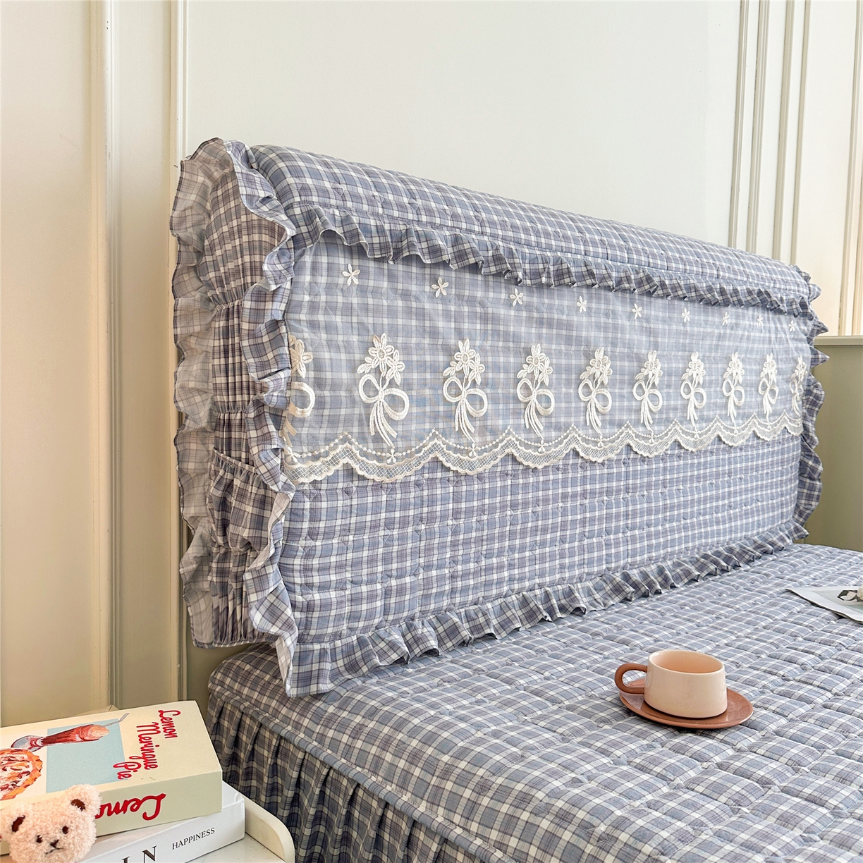 91家纺网 家纺一手货源 找家纺 十个点家纺 2025新款公主风夹棉床头罩-格小格系列 格小格-兰