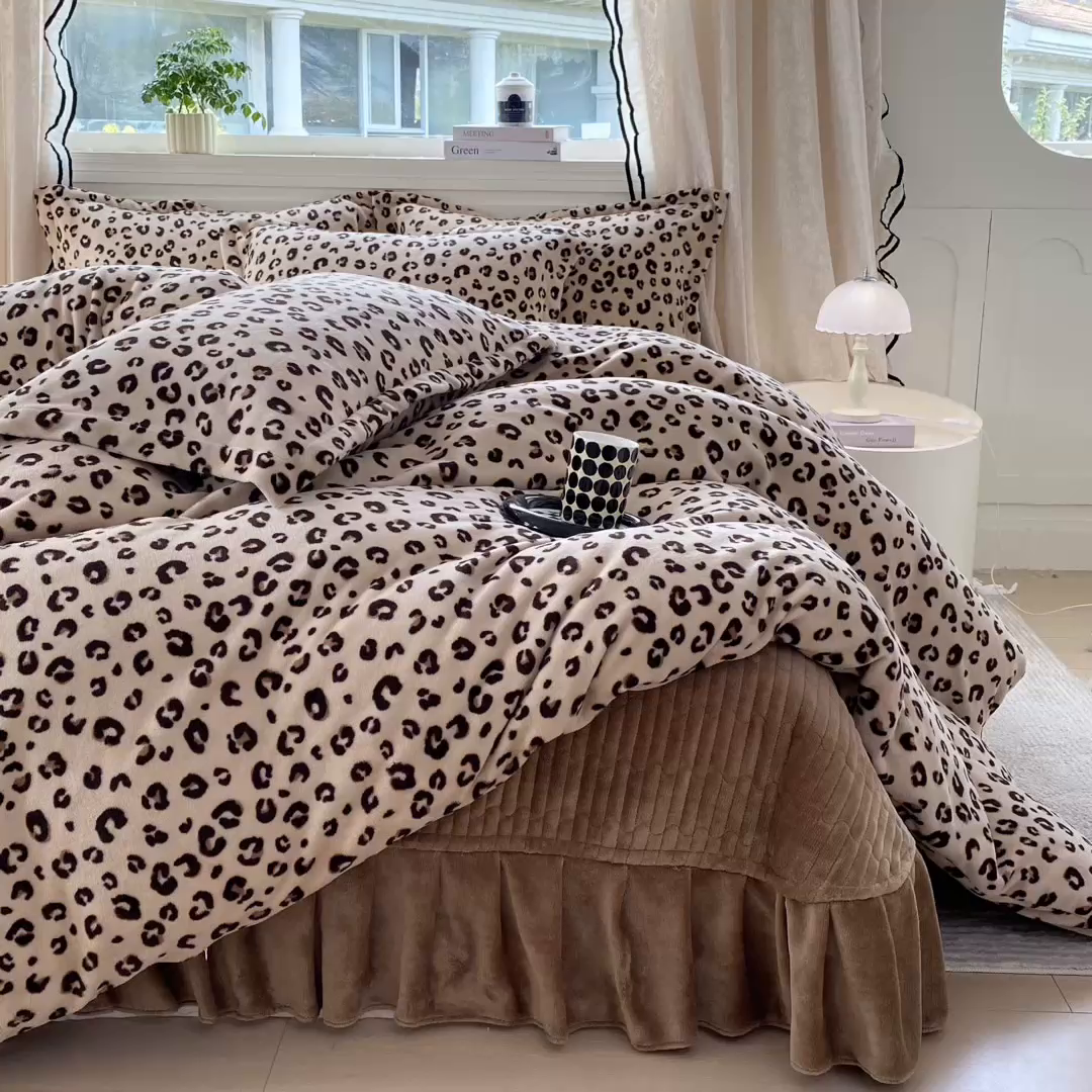 91家纺网 家纺一手货源 找家纺 （总）富之航家纺 2025秋冬新款牛奶绒印花床盖四件套