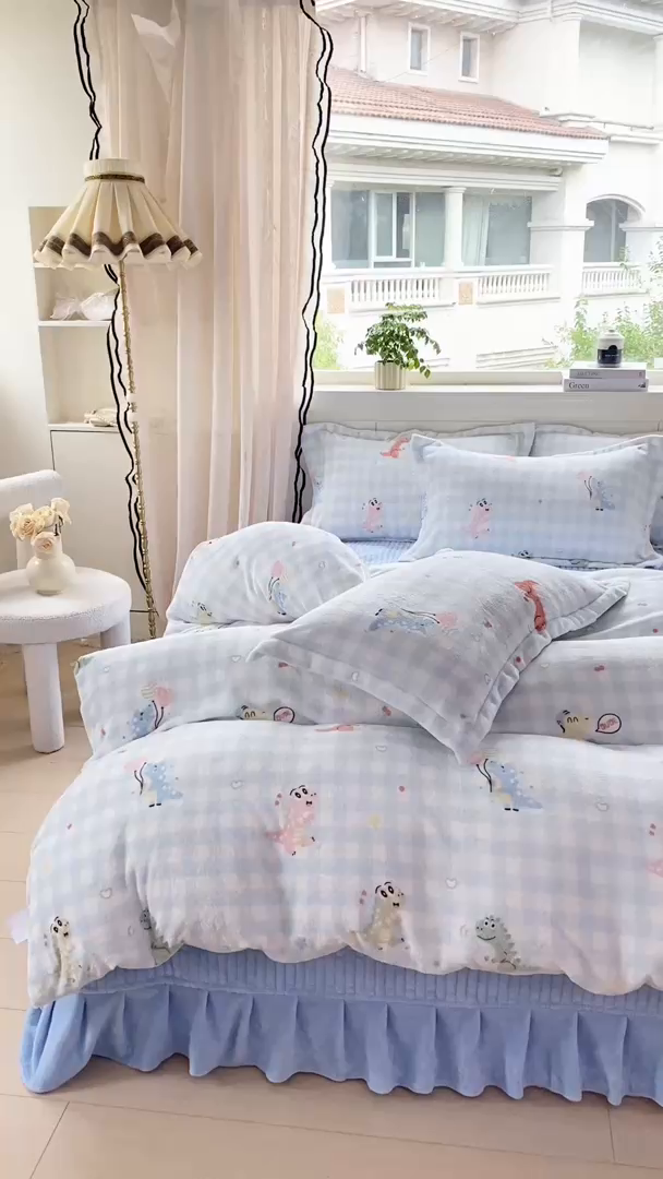 91家纺网 家纺一手货源 找家纺 富之航家纺 2025秋冬新款牛奶绒印花床盖四件套 欢乐恐龙