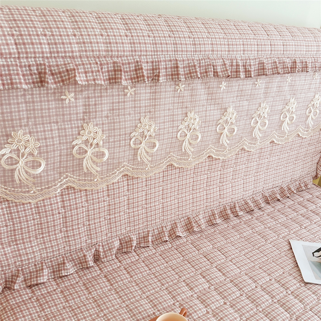 91家纺网 家纺一手货源 找家纺 （总）十个点家纺 2025新款公主风夹棉床头罩-格小格系列