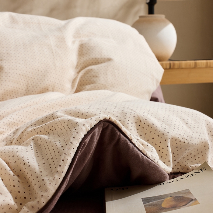 91家纺网 家纺一手货源 找家纺 LADYCOCO可可家居 2025新款针织+梭织夹棉四件套-滚绳款 双层纱 印花米色