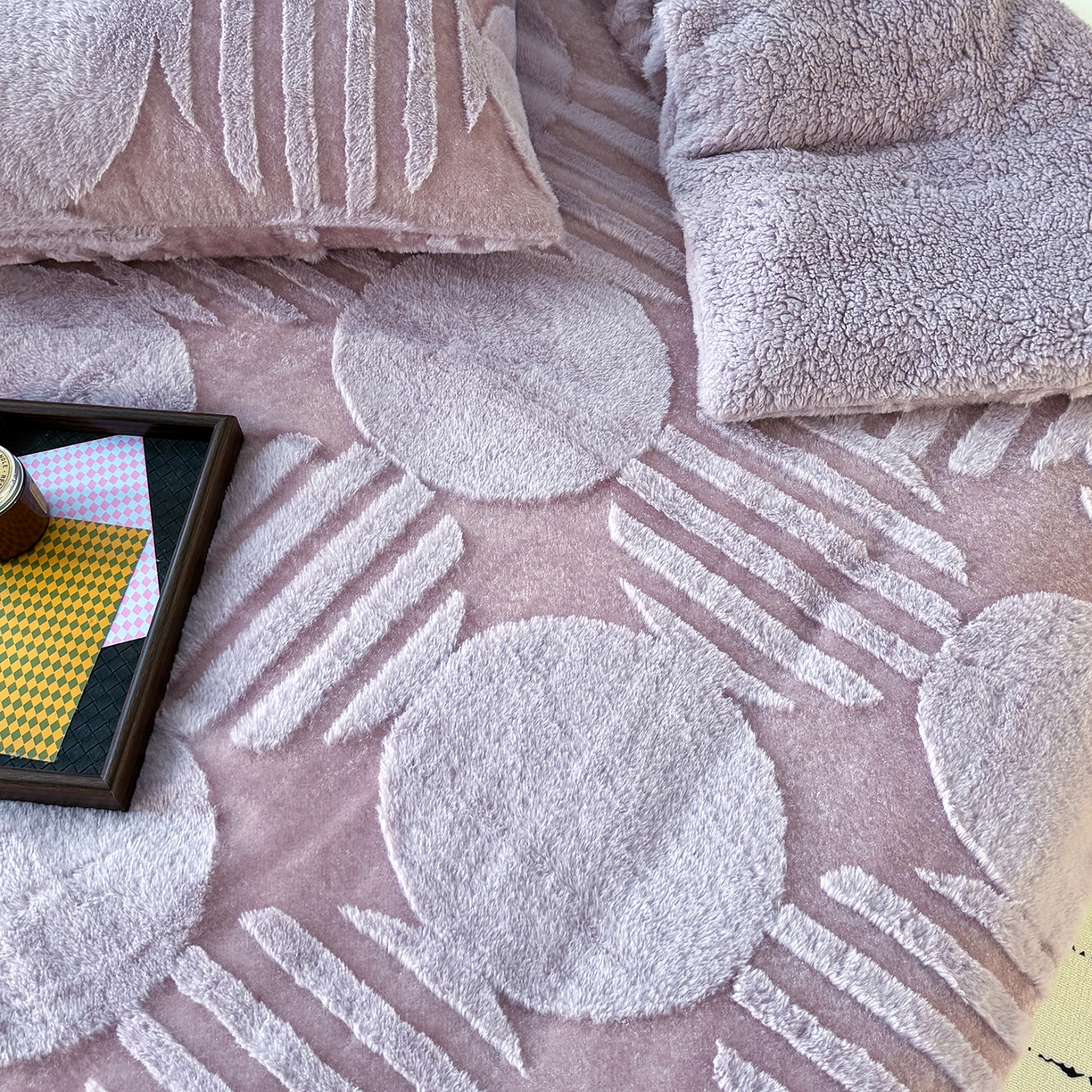 91家纺网 家纺一手货源 找家纺 枋梢家纺 2025新款亮丝兔毛绒兔毛提花北欧几何羊羔绒 双层加厚保暖盖毯 居家午睡保暖毯 几何-紫色