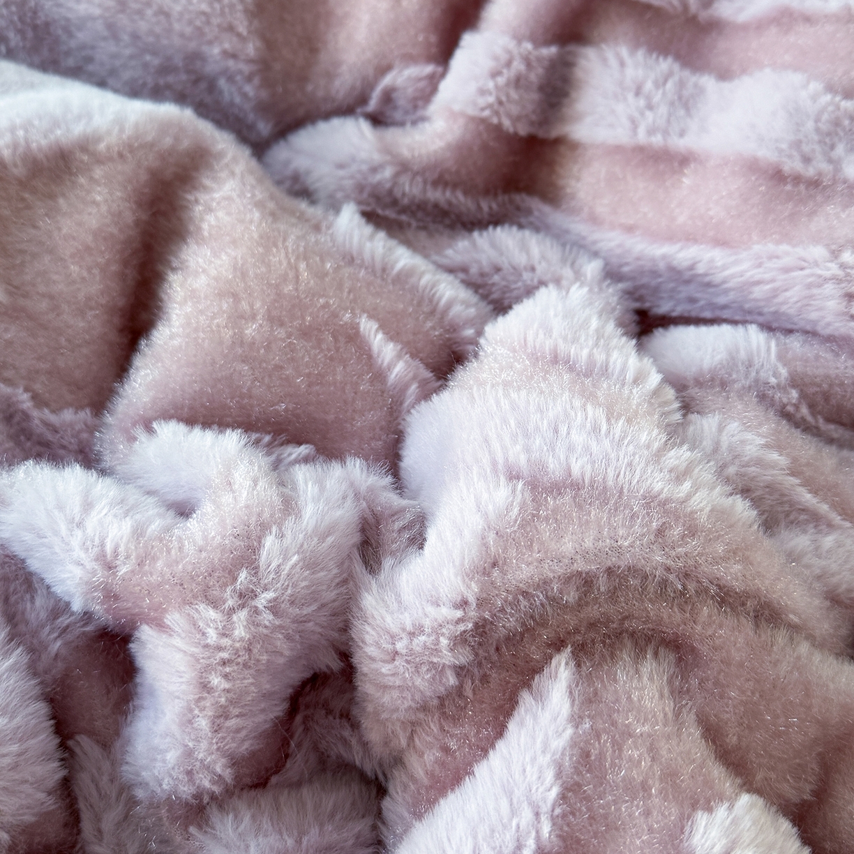 91家纺网 家纺一手货源 找家纺 枋梢家纺 2025新款亮丝兔毛绒兔毛提花北欧几何羊羔绒 双层加厚保暖盖毯 居家午睡保暖毯 几何-紫色