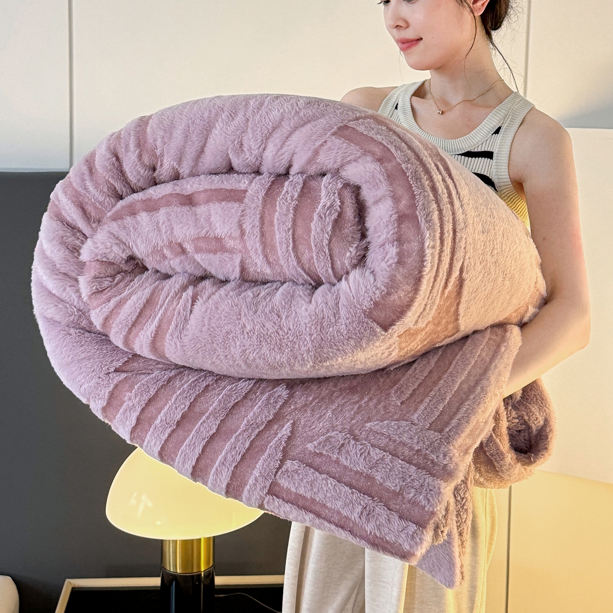 91家纺网 家纺一手货源 找家纺 枋梢家纺 2025新款亮丝兔毛绒兔毛提花北欧几何羊羔绒 双层加厚保暖盖毯 居家午睡保暖毯 几何-紫色