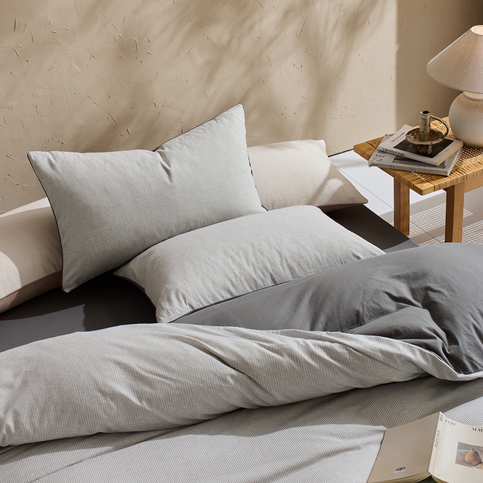 91家纺网 家纺一手货源 找家纺 LADYCOCO可可家居 2025新款针织+梭织夹棉四件套-滚绳款 星羽皱 格子灰色