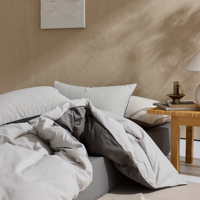 91家纺网 家纺一手货源 找家纺 LADYCOCO可可家居 2025新款针织+梭织夹棉四件套-滚绳款 星羽皱 格子灰色