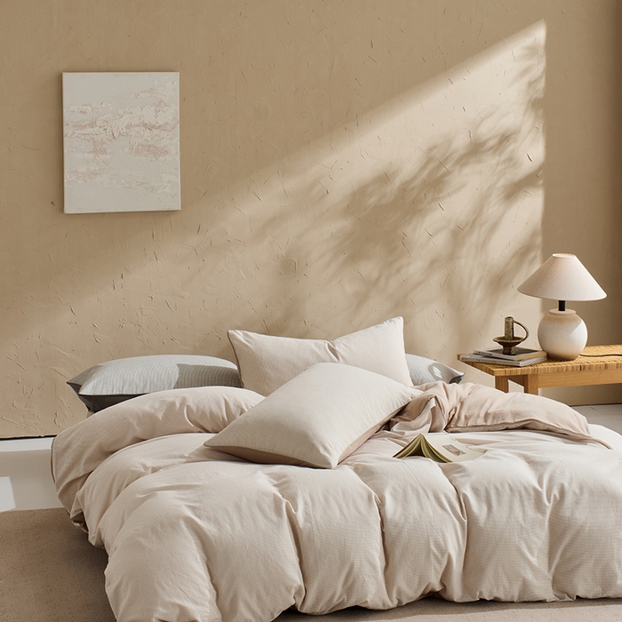 91家纺网 家纺一手货源 找家纺 LADYCOCO可可家居 2025新款针织+梭织夹棉四件套-滚绳款 星羽皱 格子米色