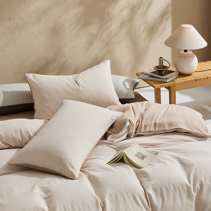 91家纺网 家纺一手货源 找家纺 LADYCOCO可可家居 2025新款针织+梭织夹棉四件套-滚绳款 星羽皱 格子米色