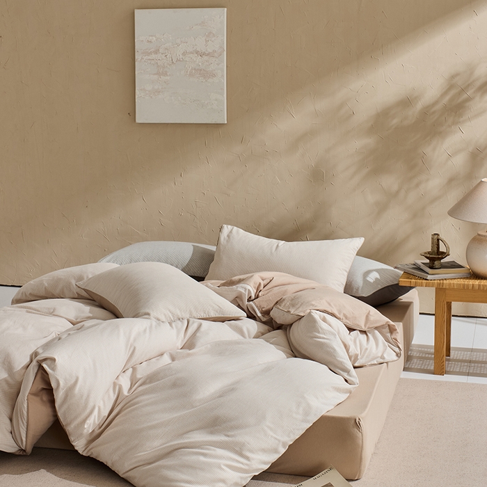 91家纺网 家纺一手货源 找家纺 LADYCOCO可可家居 2025新款针织+梭织夹棉四件套-滚绳款 星羽皱 格子米色