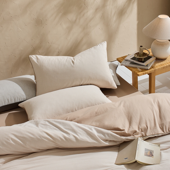 91家纺网 家纺一手货源 找家纺 LADYCOCO可可家居 2025新款针织+梭织夹棉四件套-滚绳款 星羽皱 格子米色