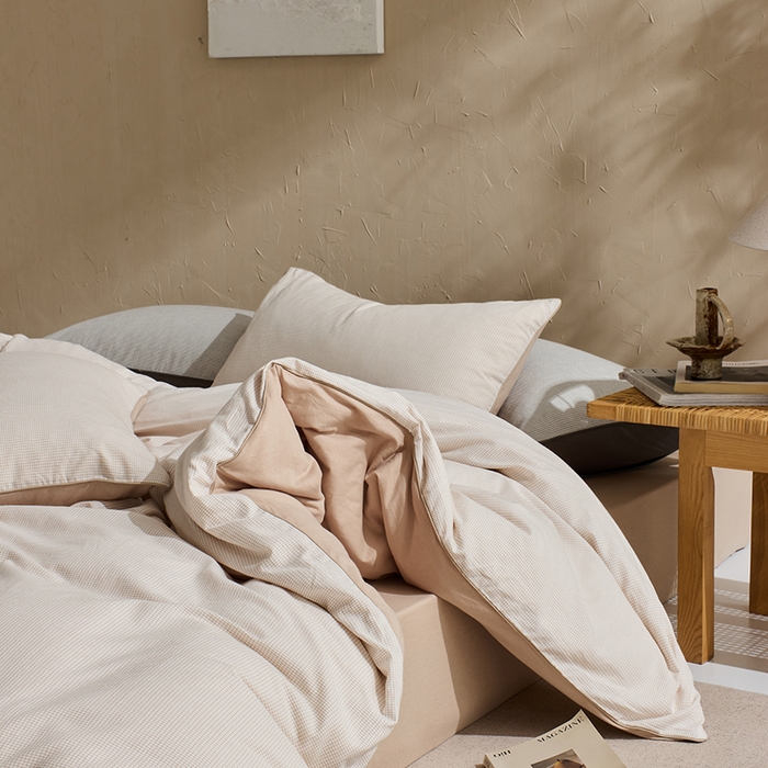 91家纺网 家纺一手货源 找家纺 LADYCOCO可可家居 2025新款针织+梭织夹棉四件套-滚绳款 星羽皱 格子米色