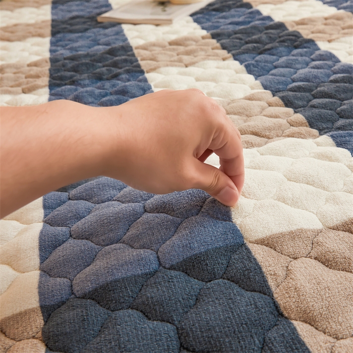 91家纺网 家纺一手货源 找家纺 喜居 2025新款高克重印花牛奶绒夹棉床褥床垫子褥子床护垫 蓝大格