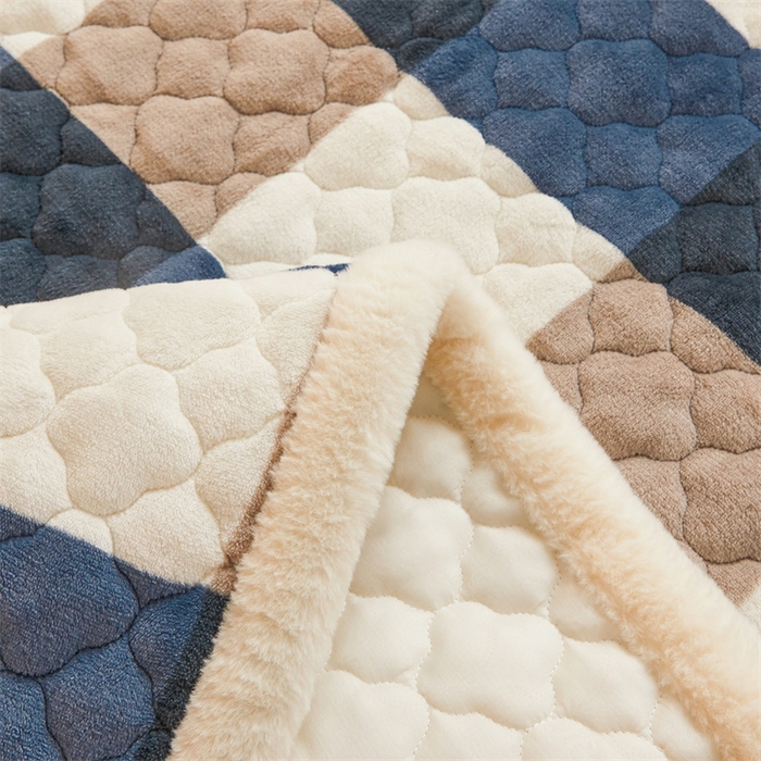 91家纺网 家纺一手货源 找家纺 喜居 2025新款高克重印花牛奶绒夹棉床褥床垫子褥子床护垫 蓝大格