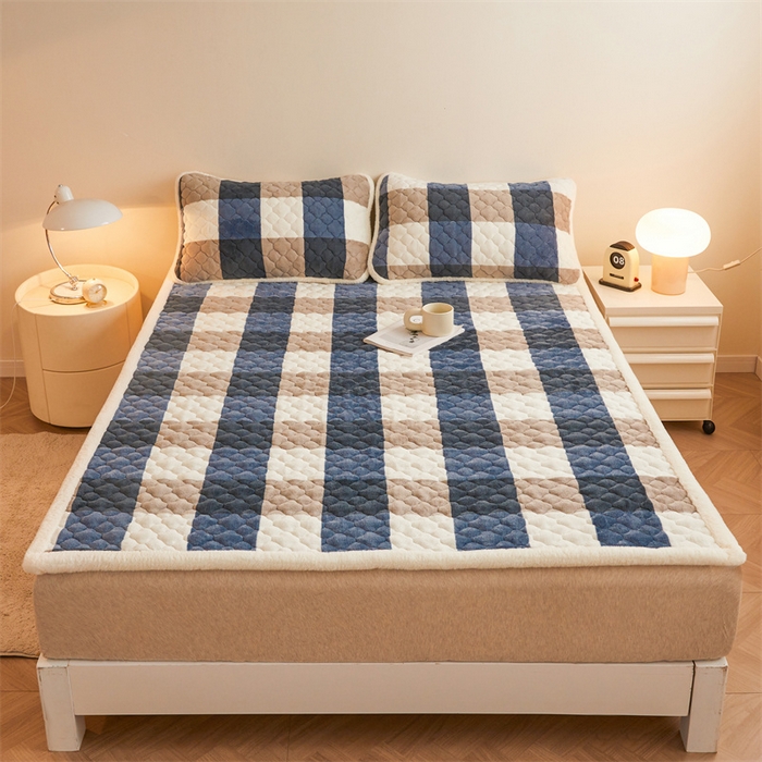 91家纺网 家纺一手货源 找家纺 喜居 2025新款高克重印花牛奶绒夹棉床褥床垫子褥子床护垫 蓝大格