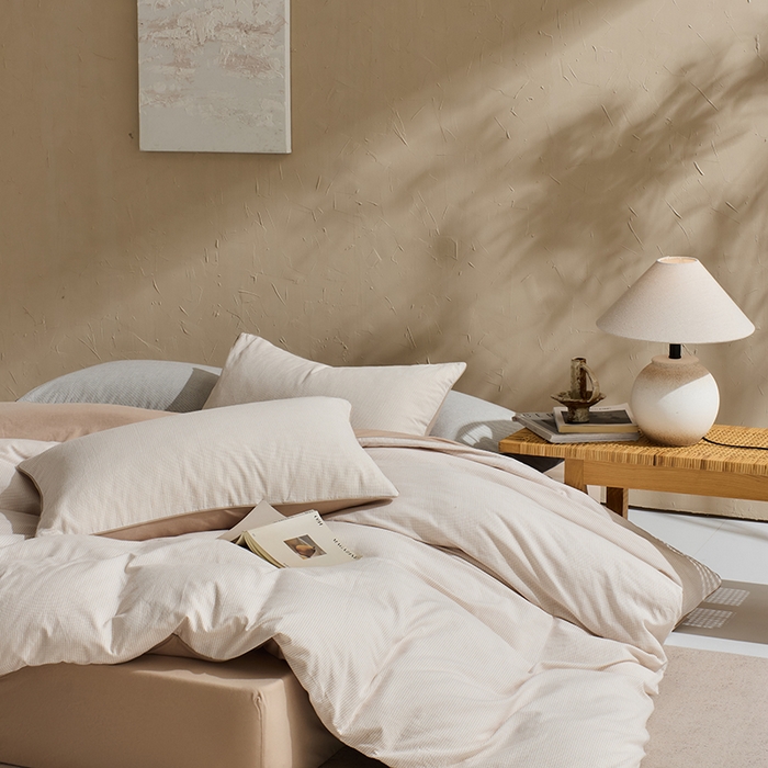 91家纺网 家纺一手货源 找家纺 LADYCOCO可可家居 2025新款针织+梭织夹棉四件套-滚绳款 星羽皱 格子米色