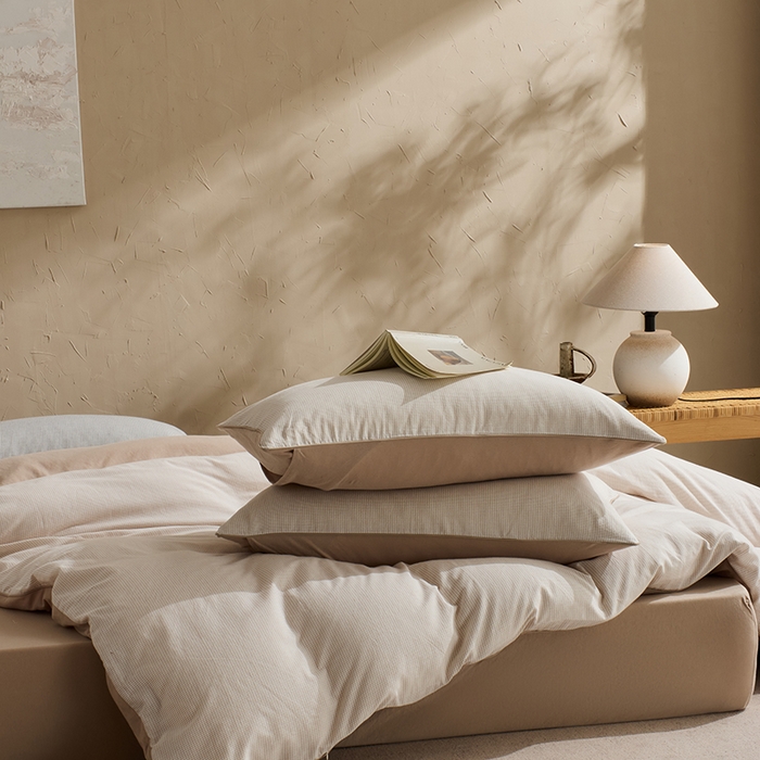 91家纺网 家纺一手货源 找家纺 LADYCOCO可可家居 2025新款针织+梭织夹棉四件套-滚绳款 星羽皱 格子米色