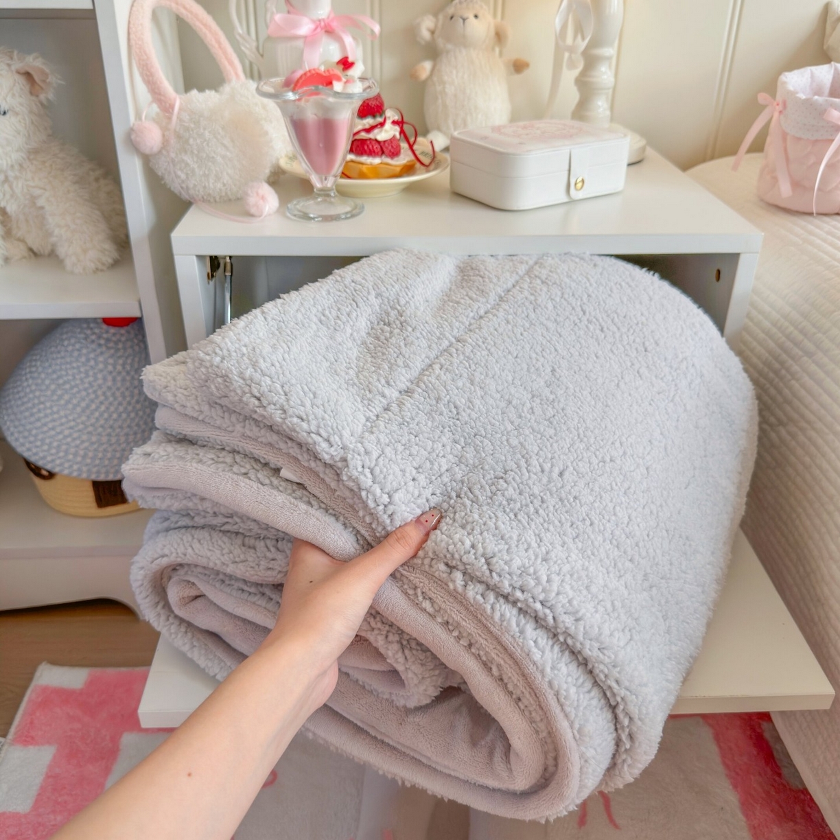 91家纺网 家纺一手货源 找家纺 顾里家纺 2025新款韩系糯叽叽纯色羊羔绒毯毛毯毯子 淡雾灰