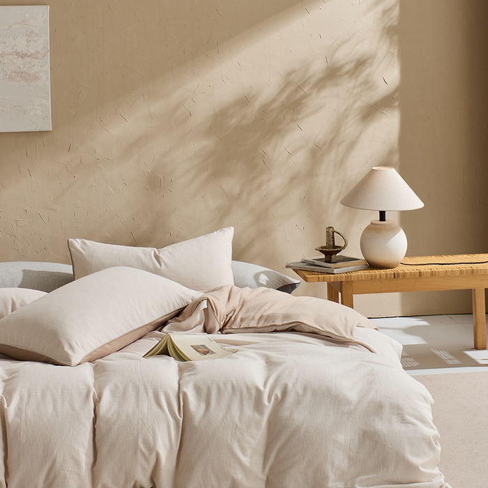 91家纺网 家纺一手货源 找家纺 LADYCOCO可可家居 2025新款针织+梭织夹棉四件套-滚绳款 星羽皱 格子米色