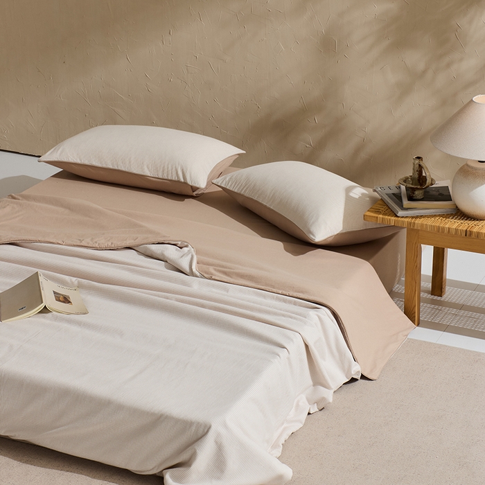 91家纺网 家纺一手货源 找家纺 LADYCOCO可可家居 2025新款针织+梭织夹棉四件套-滚绳款 星羽皱 格子米色