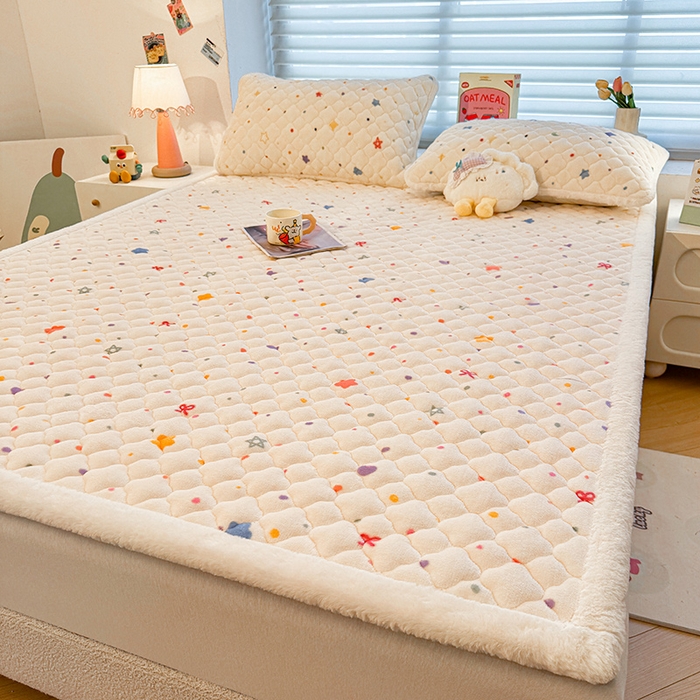 91家纺网 家纺一手货源 找家纺 喜居 2025新款高克重印花牛奶绒夹棉床褥床垫子褥子床护垫 童话星空