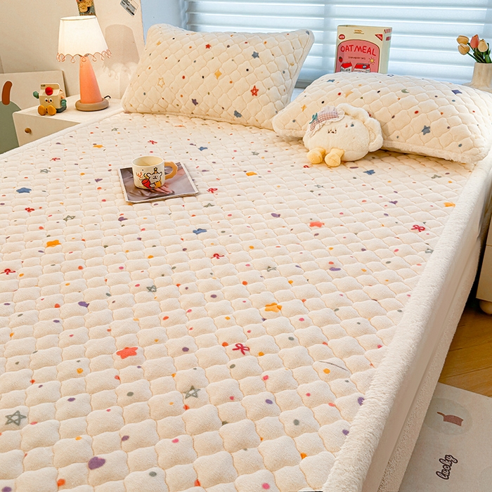 91家纺网 家纺一手货源 找家纺 喜居 2025新款高克重印花牛奶绒夹棉床褥床垫子褥子床护垫 童话星空