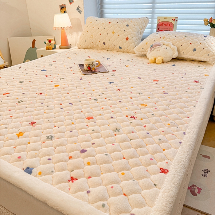 91家纺网 家纺一手货源 找家纺 喜居 2025新款高克重印花牛奶绒夹棉床褥床垫子褥子床护垫 童话星空