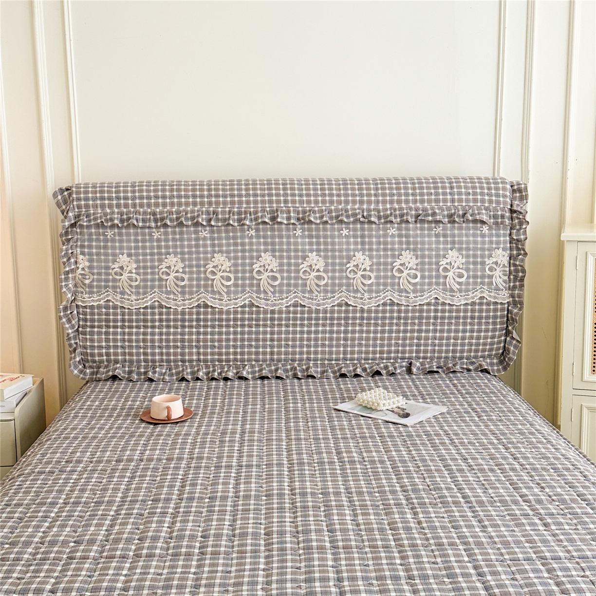 十个点家纺 2025新款公主风夹棉床头罩-格小格系列 格小格-咖
