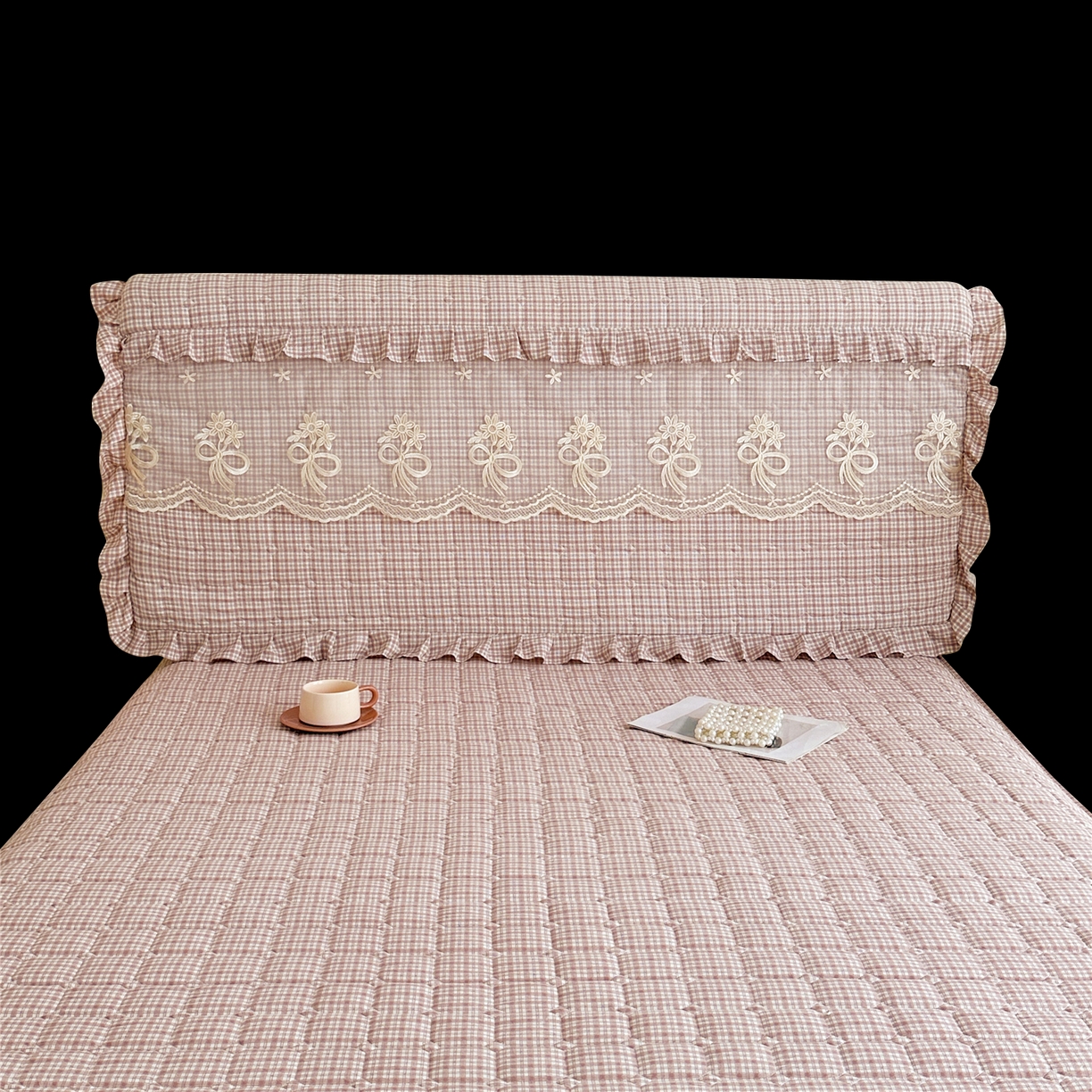 91家纺网 家纺一手货源 找家纺 十个点家纺 2025新款公主风夹棉床头罩-格小格系列 格小格-粉