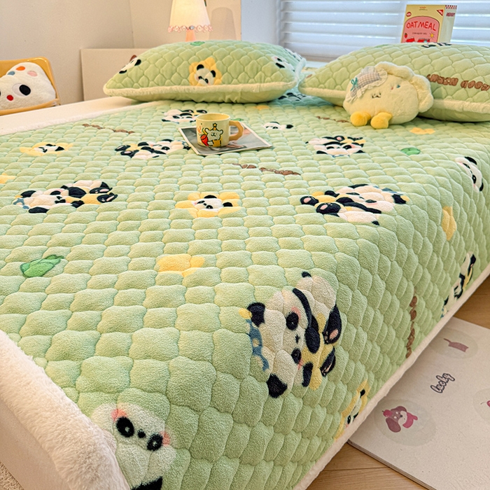 91家纺网 家纺一手货源 找家纺 喜居 2025新款高克重印花牛奶绒夹棉床褥床垫子褥子床护垫 晚安熊猫