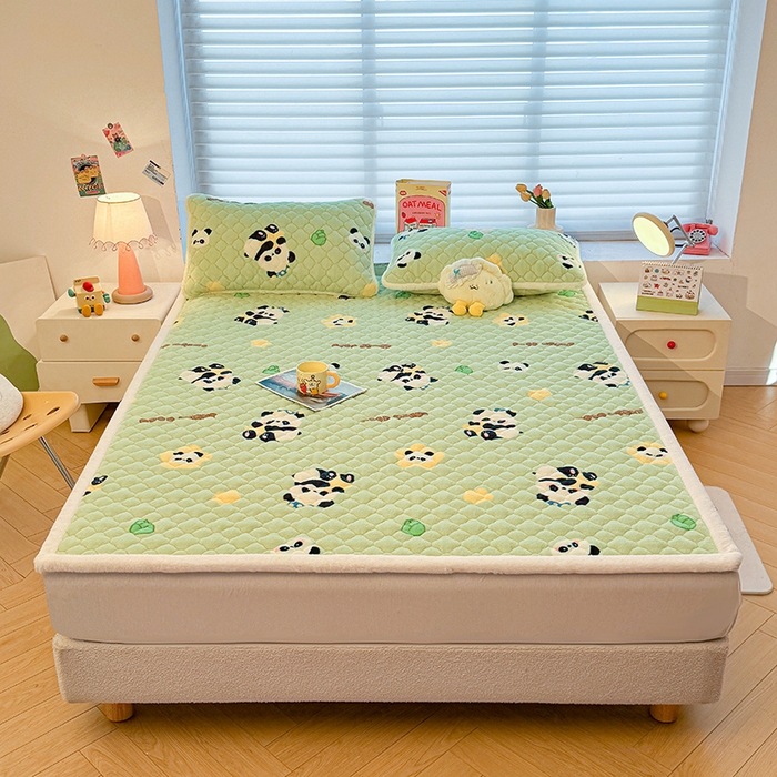 91家纺网 家纺一手货源 找家纺 喜居 2025新款高克重印花牛奶绒夹棉床褥床垫子褥子床护垫 晚安熊猫