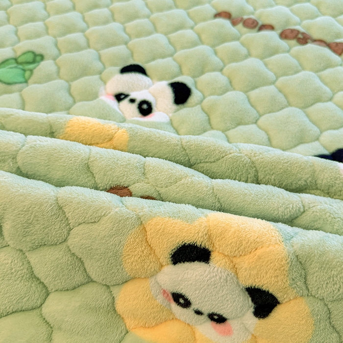 91家纺网 家纺一手货源 找家纺 喜居 2025新款高克重印花牛奶绒夹棉床褥床垫子褥子床护垫 晚安熊猫