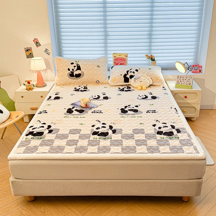 91家纺网 家纺一手货源 找家纺 喜居 2025新款高克重印花牛奶绒夹棉床褥床垫子褥子床护垫 小灰熊猫