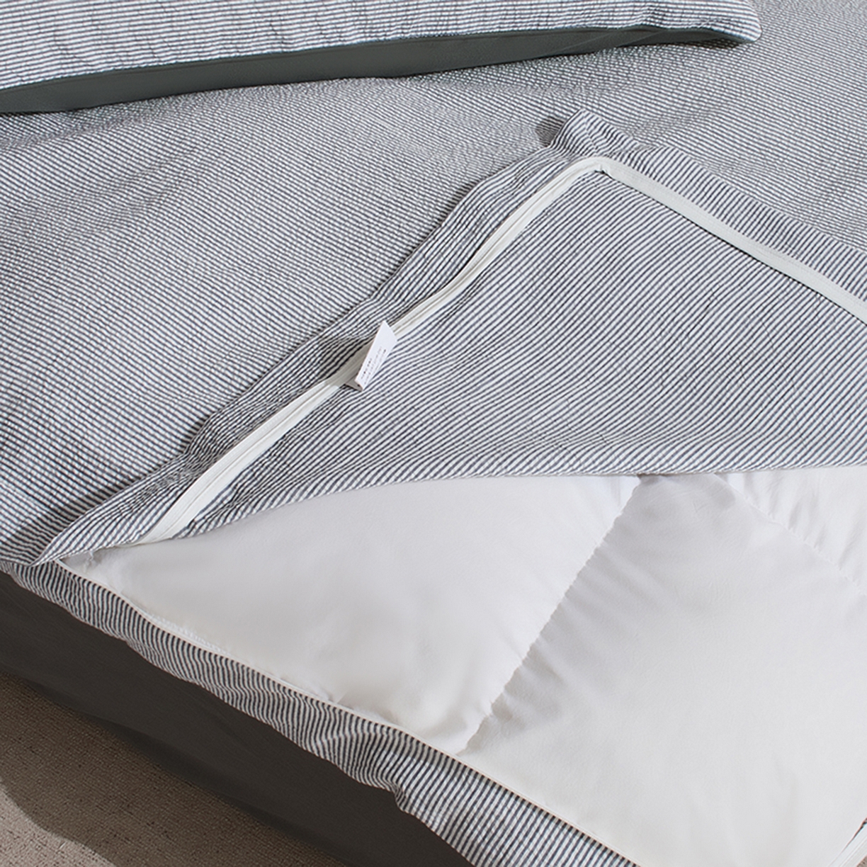 91家纺网 家纺一手货源 找家纺 LADYCOCO可可家居 2025新款三开口针织+梭织 夹棉四件套 优易套/U易套 三开口被套，唯一专利发明单位，全球专利布局 泡泡纱 条纹灰色